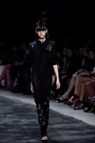 Look 1